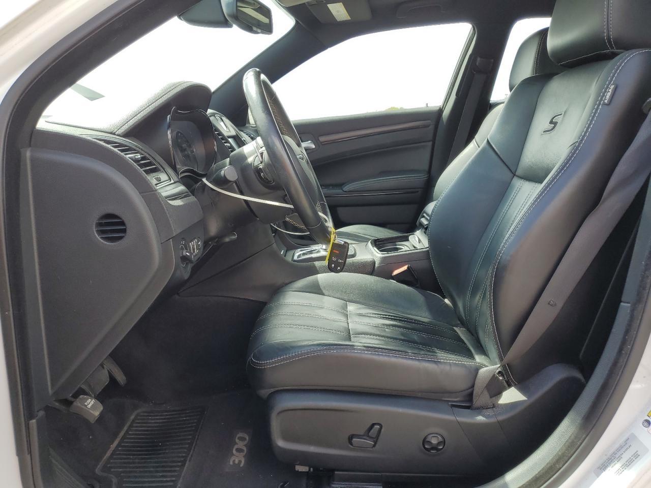 2015 Chrysler 300 S - Image 7