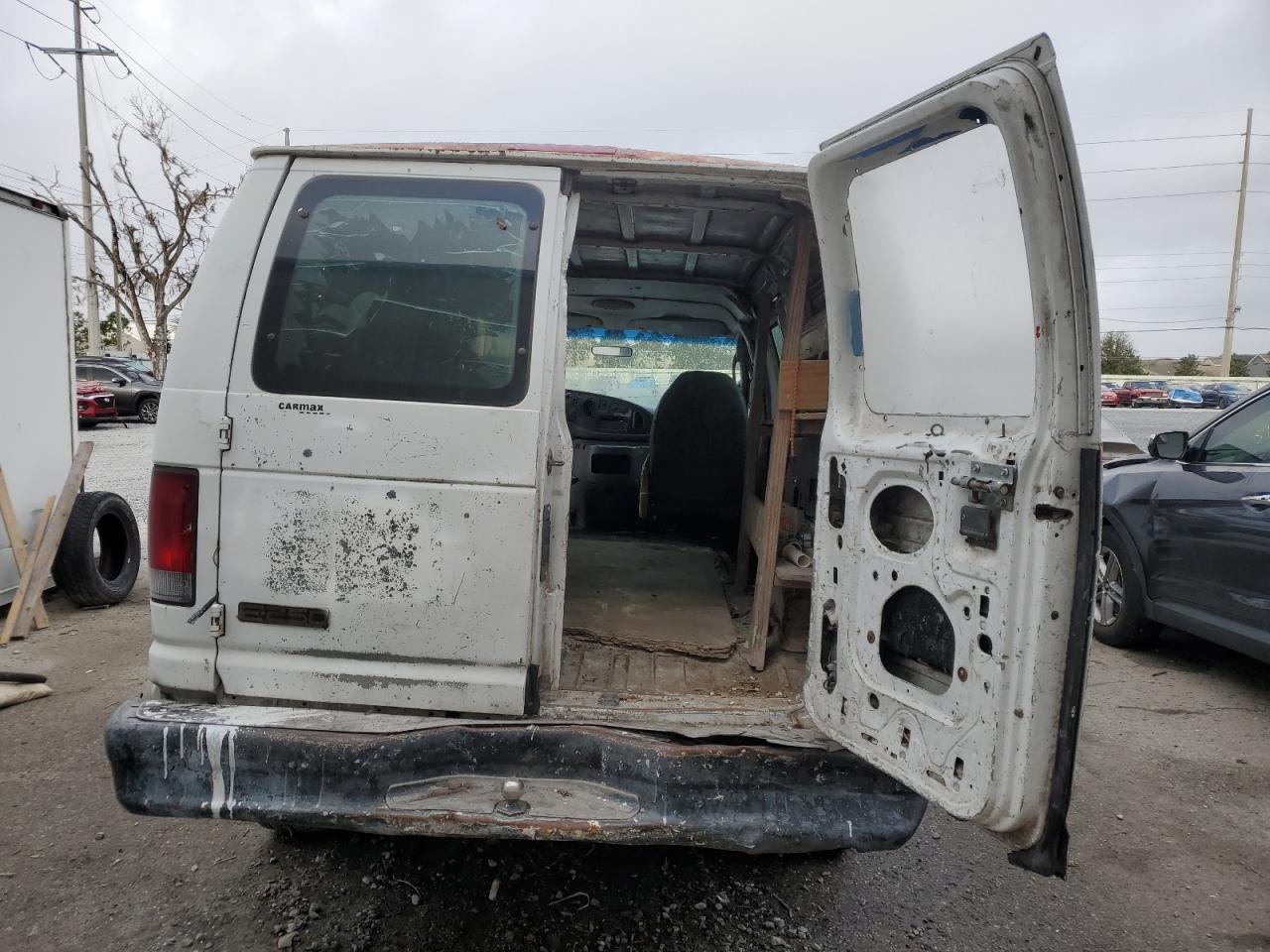 2003 Ford Econoline Cargo E-25 - Фото 6