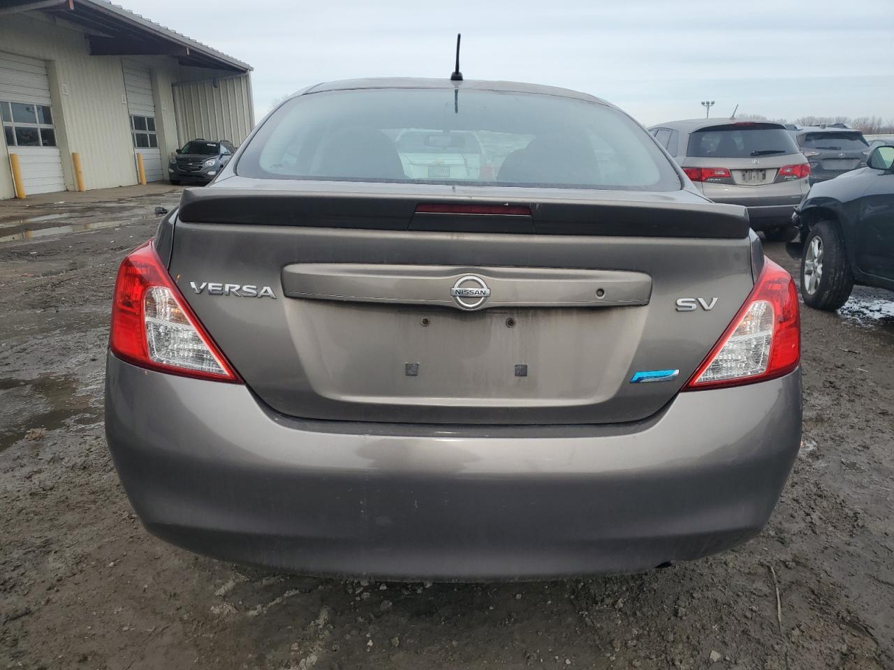 2015 Nissan Versa S - Фото 6