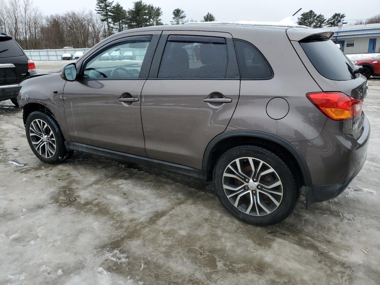 2016 Mitsubishi Outlander Sport Es - Image 2