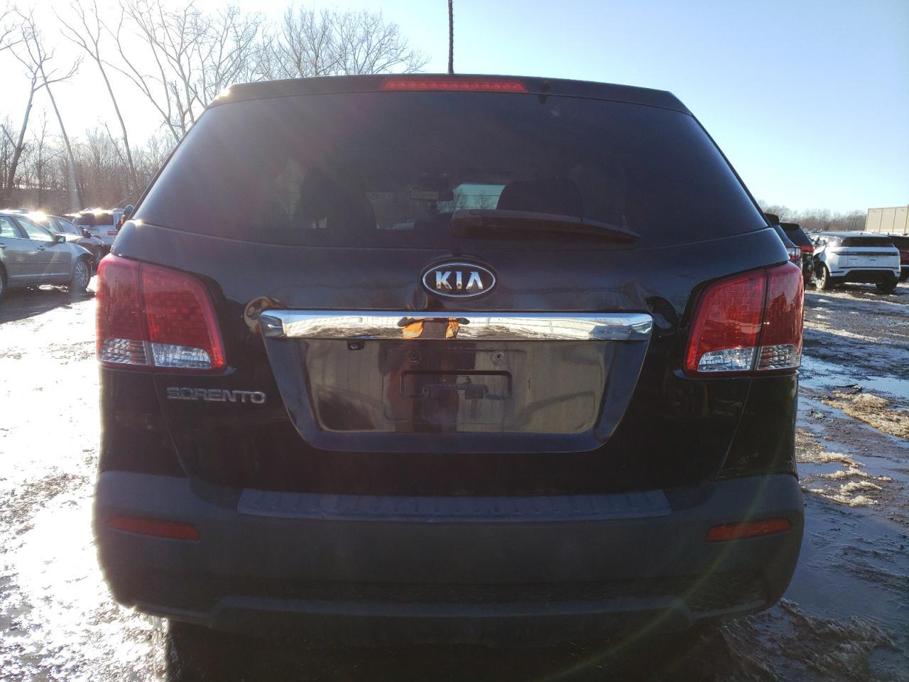 2013 Kia Sorento Lx - Image 6