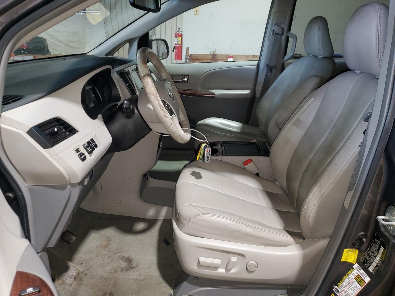 2011 Toyota Sienna Xle - Фото 7