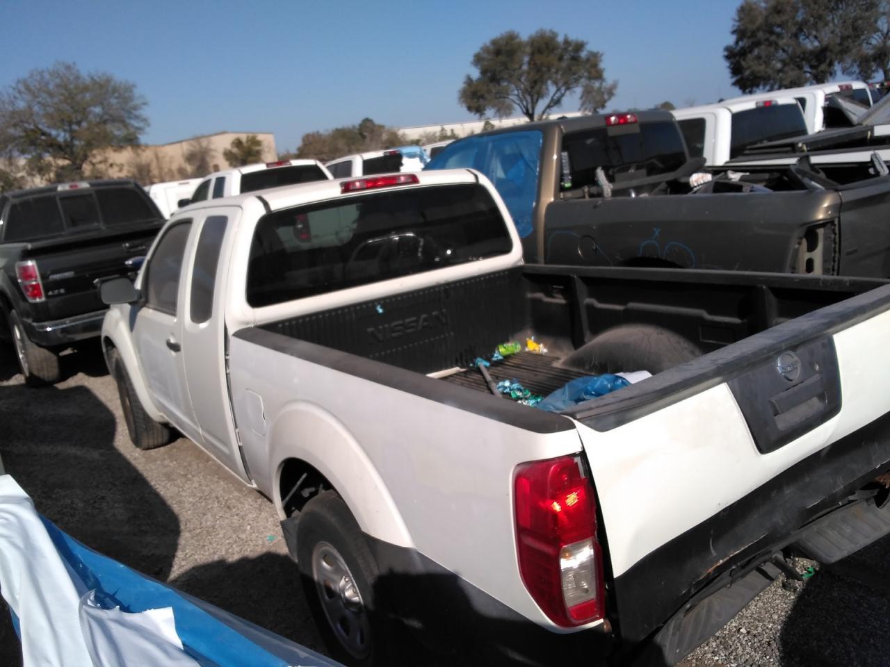 2015 Nissan Frontier S - Фото 2