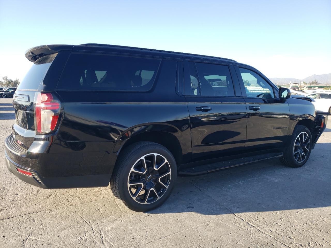 2023 Chevrolet Suburban C1500 Rst - Фото 3