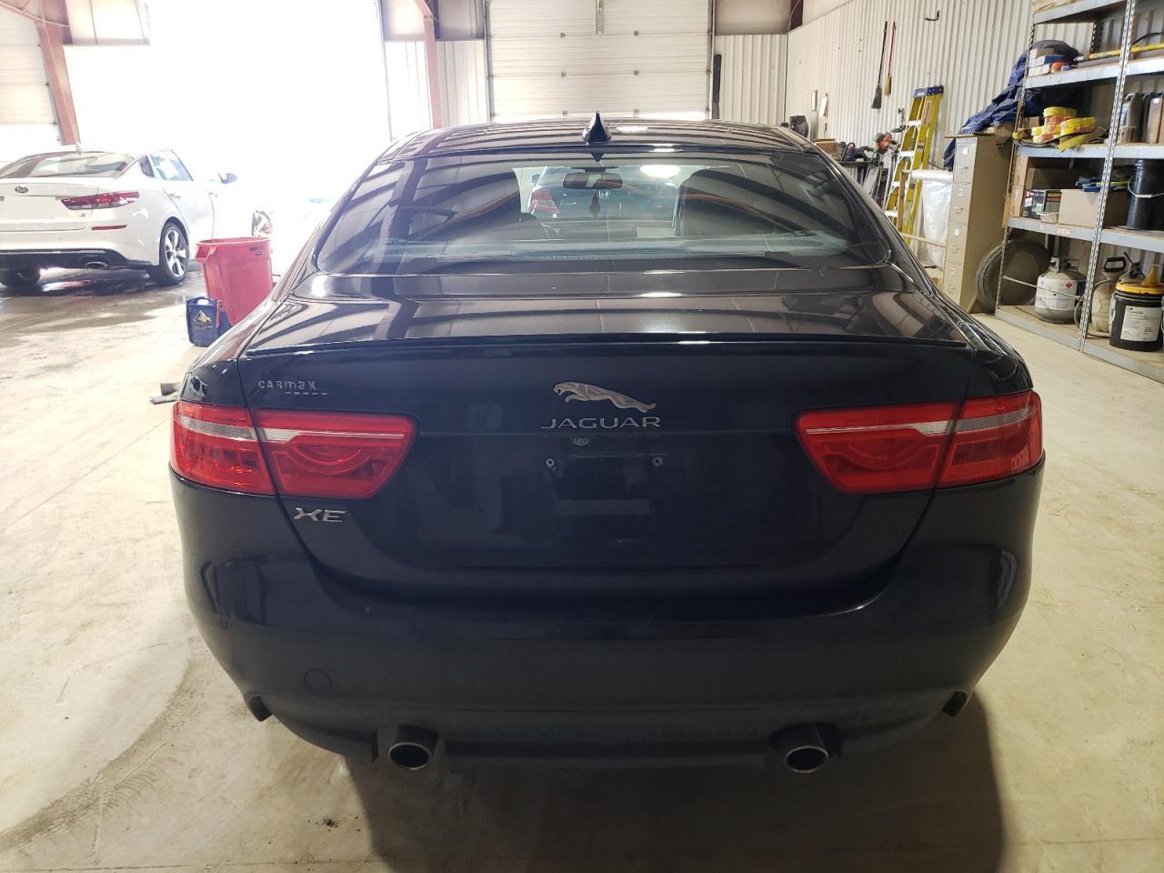 2017 Jaguar Xe - Фото 6