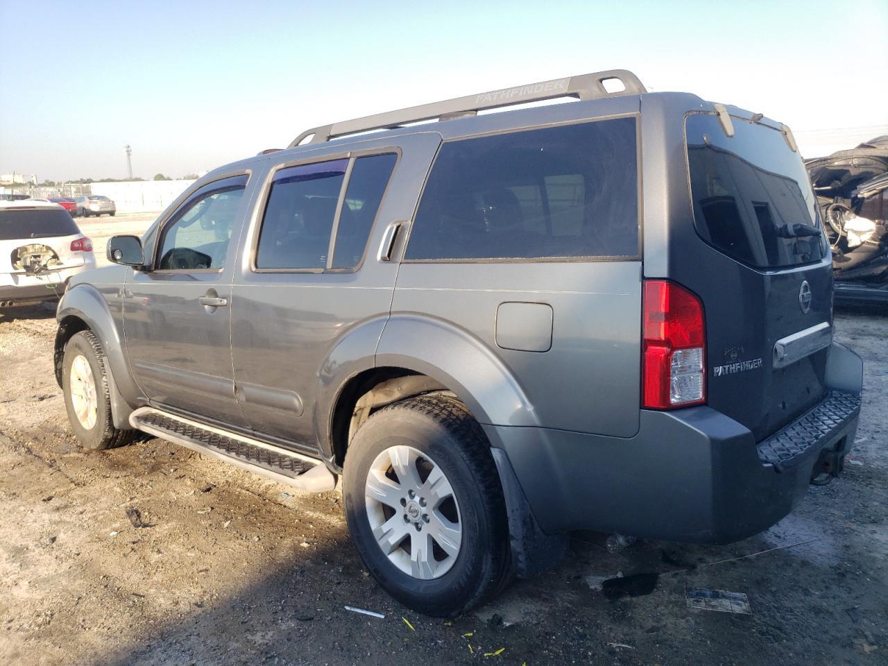 2005 Nissan Pathfinder Le - Image 2