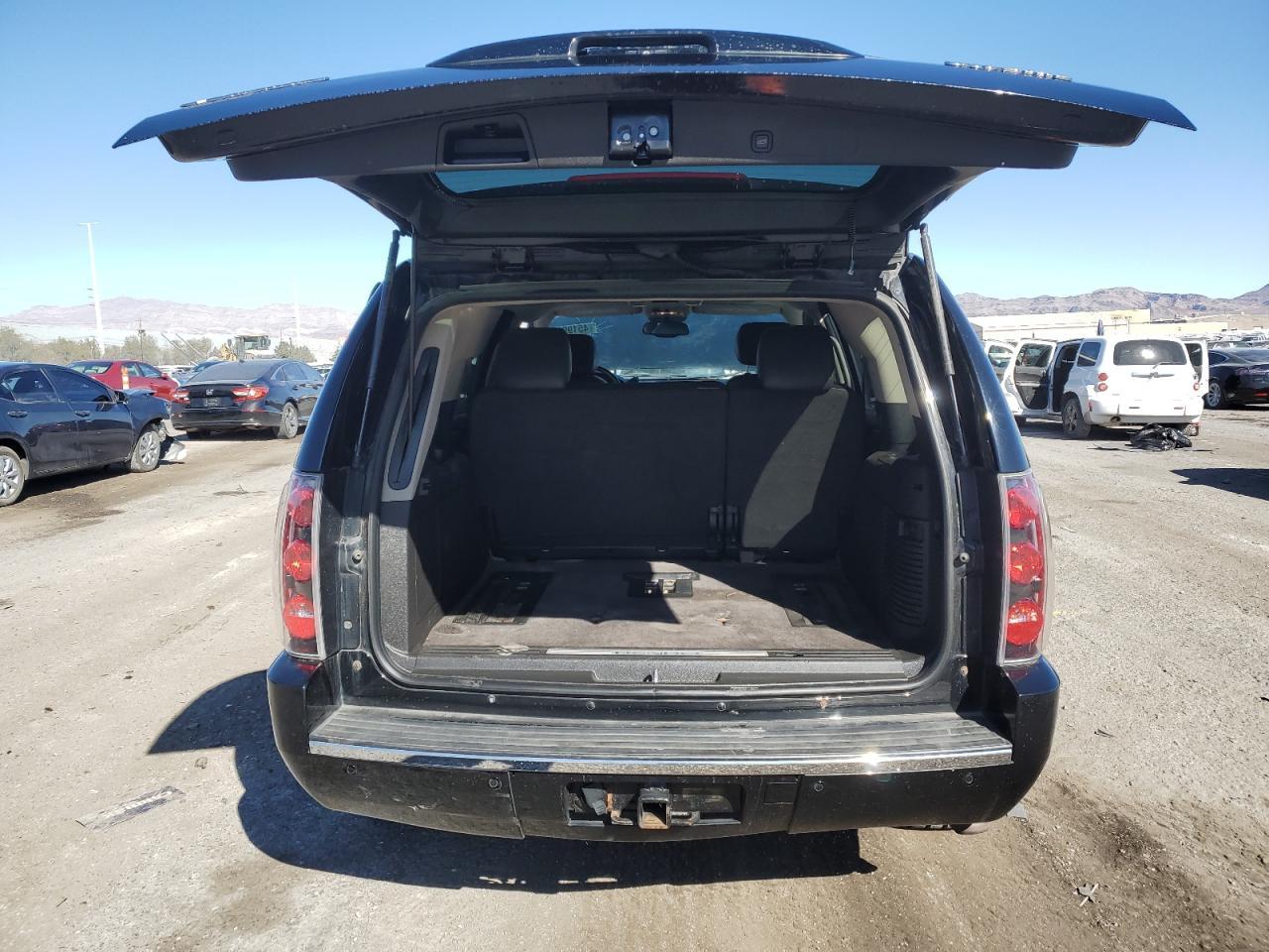 2012 GMC Yukon Denali Hybrid - Image 6