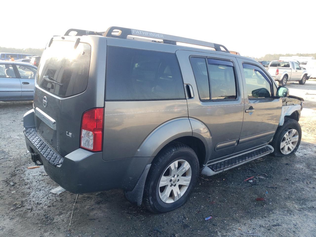 2005 Nissan Pathfinder Le - Image 3