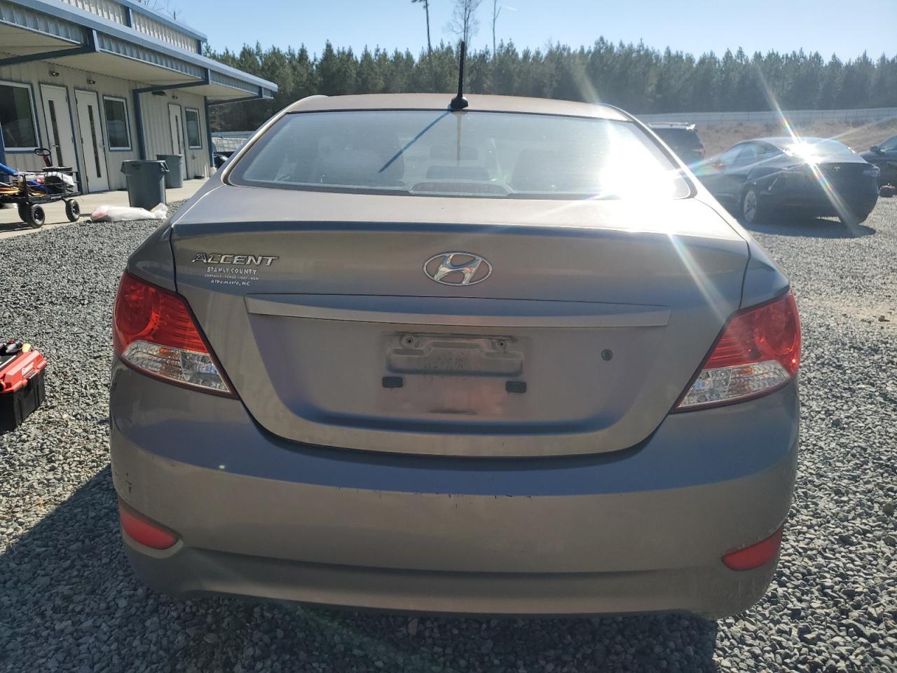 2014 Hyundai Accent Gls - Image 6