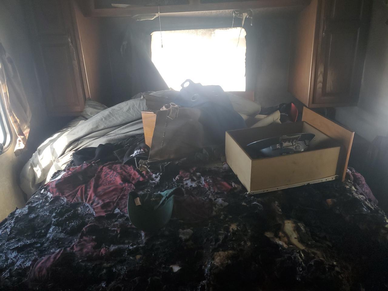 2004 Ford F550 Super Duty Stripped Chassis - Image 6