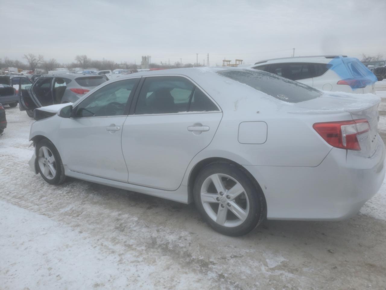 2014 Toyota Camry L - Image 2