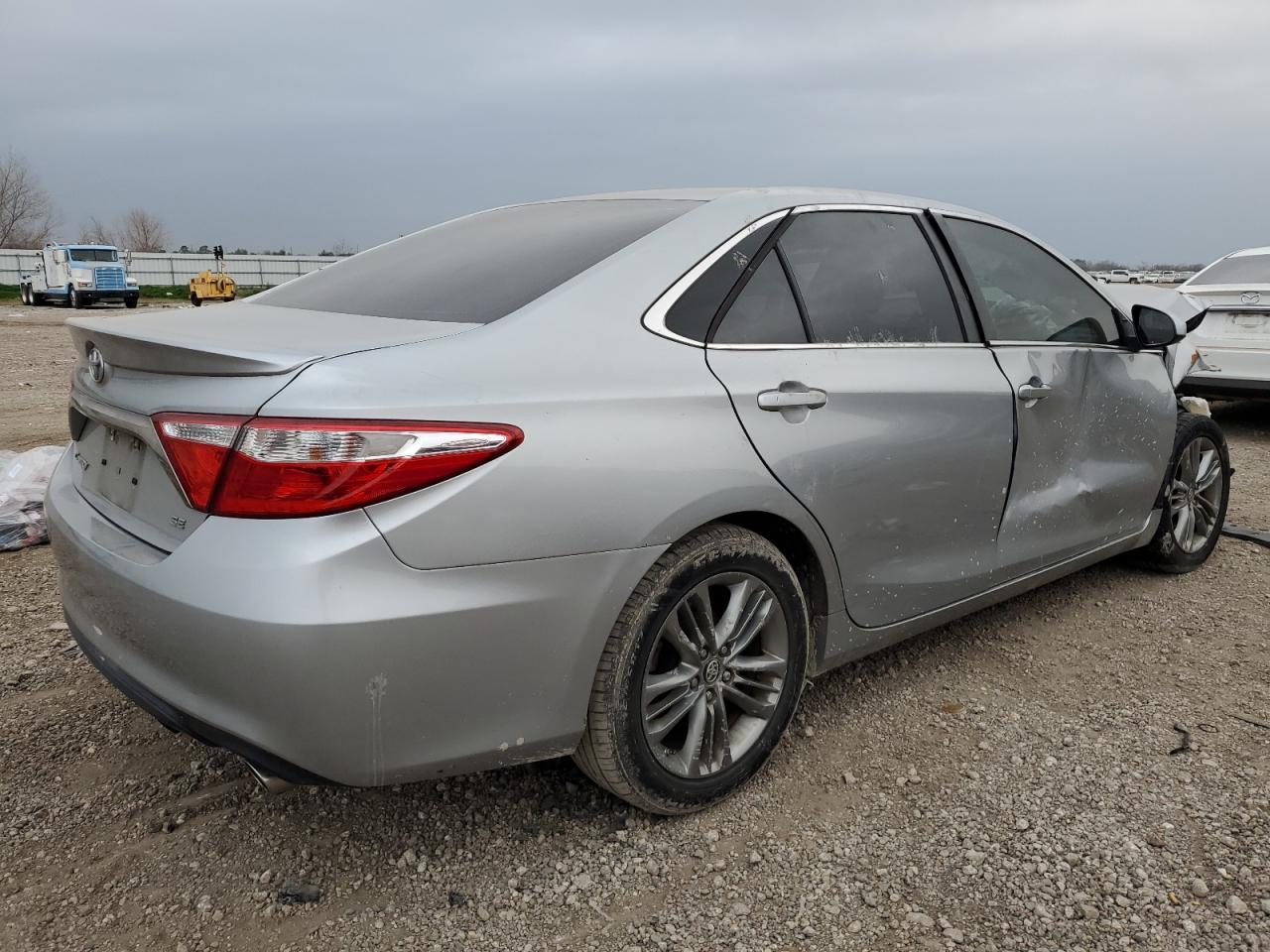 2017 Toyota Camry Le - Фото 3