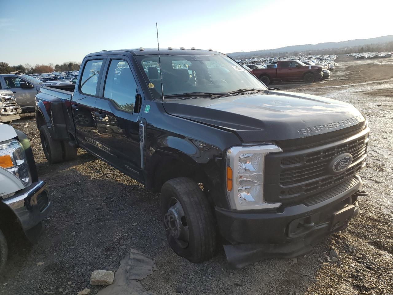 2023 Ford F350 Super Duty - Image 4