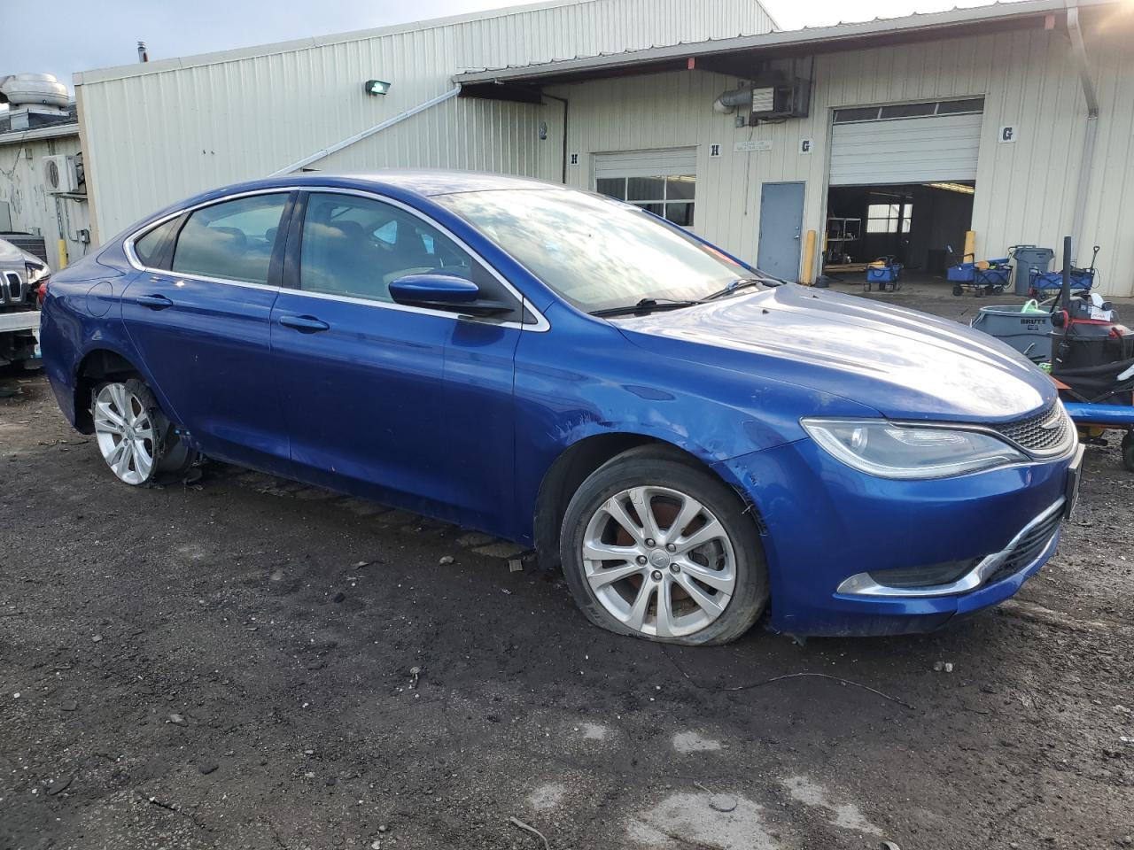 2015 Chrysler 200 Limited - Фото 4