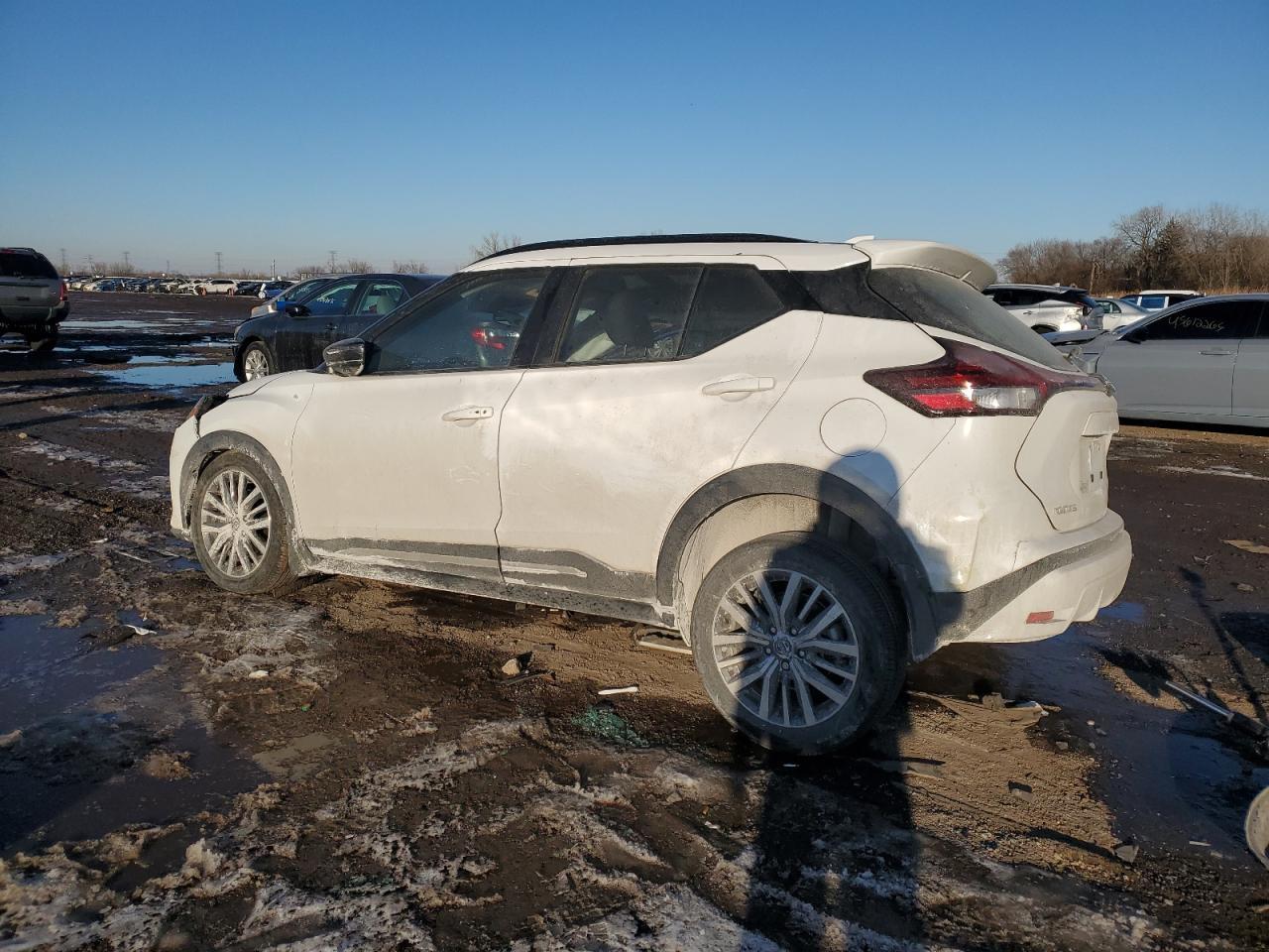 2024 Nissan Kicks Sr - Image 2