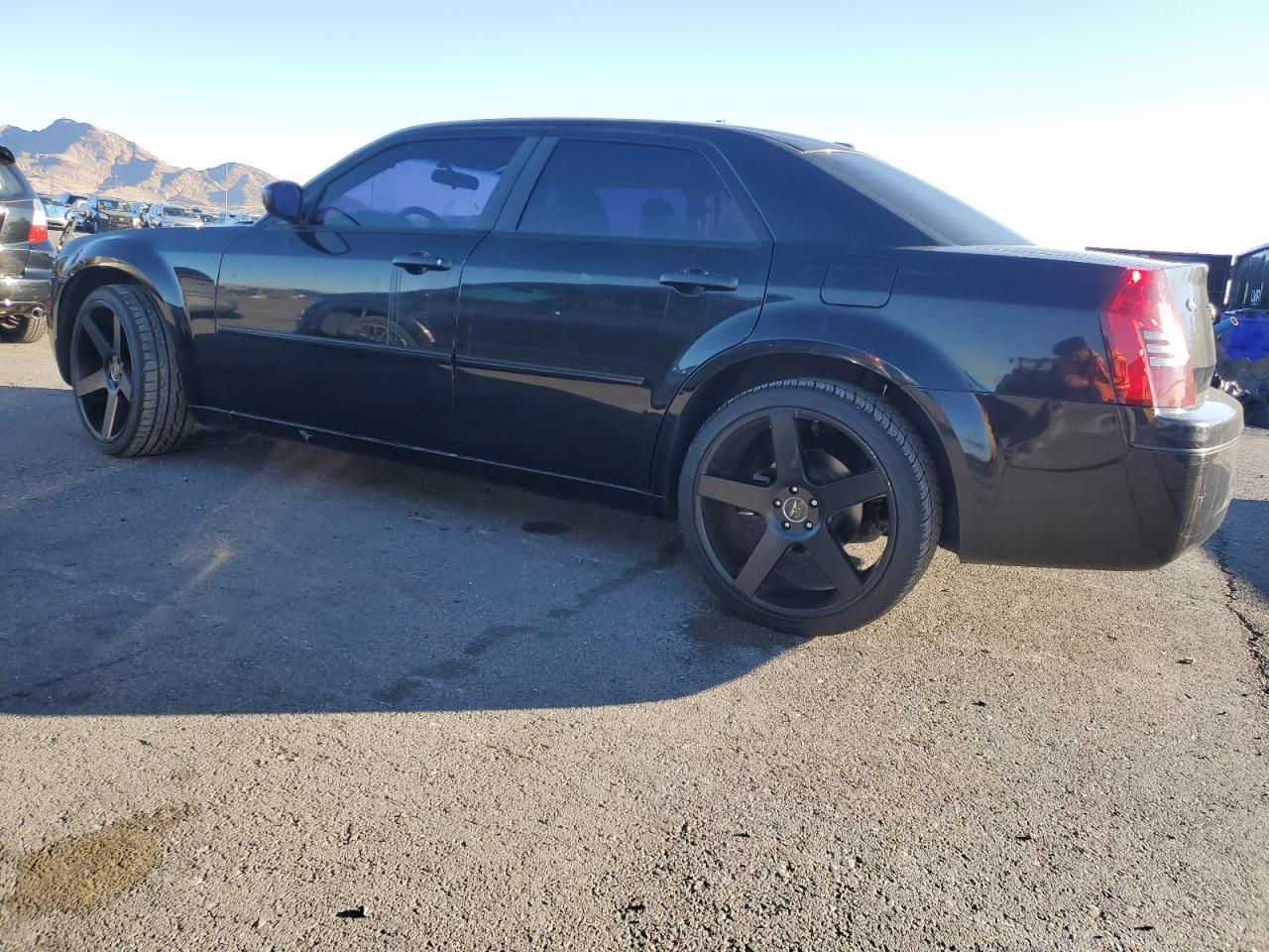 2010 Chrysler 300 Touring - Фото 2