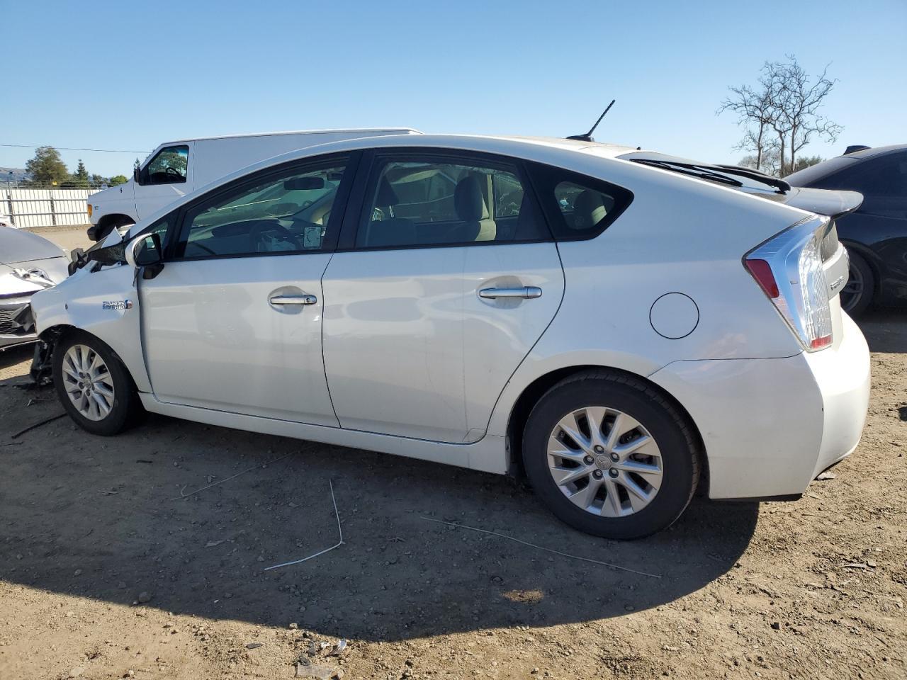 2013 Toyota Prius Plug-In - Image 2