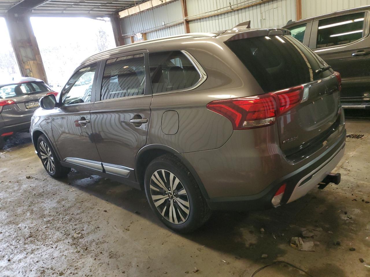 2019 Mitsubishi Outlander Se - Image 2