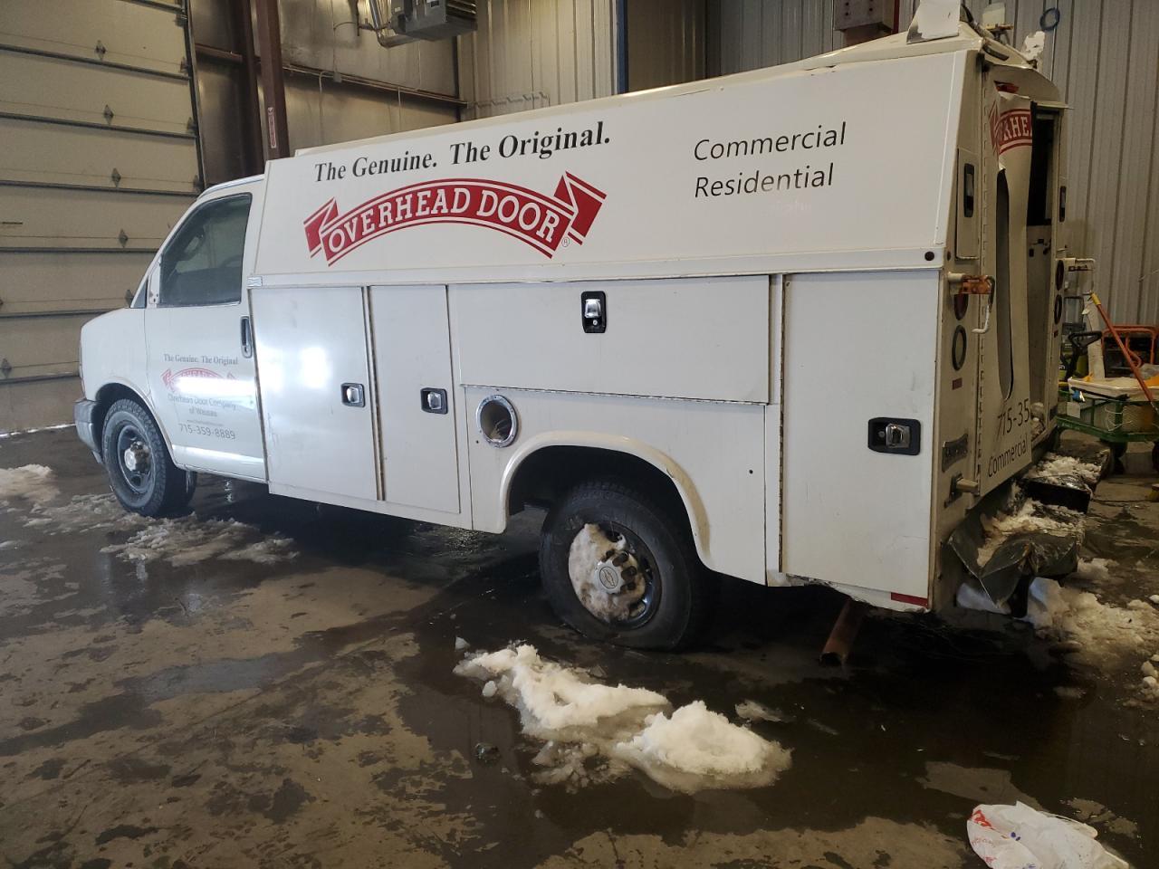 2017 Chevrolet Express G3500 - Фото 2