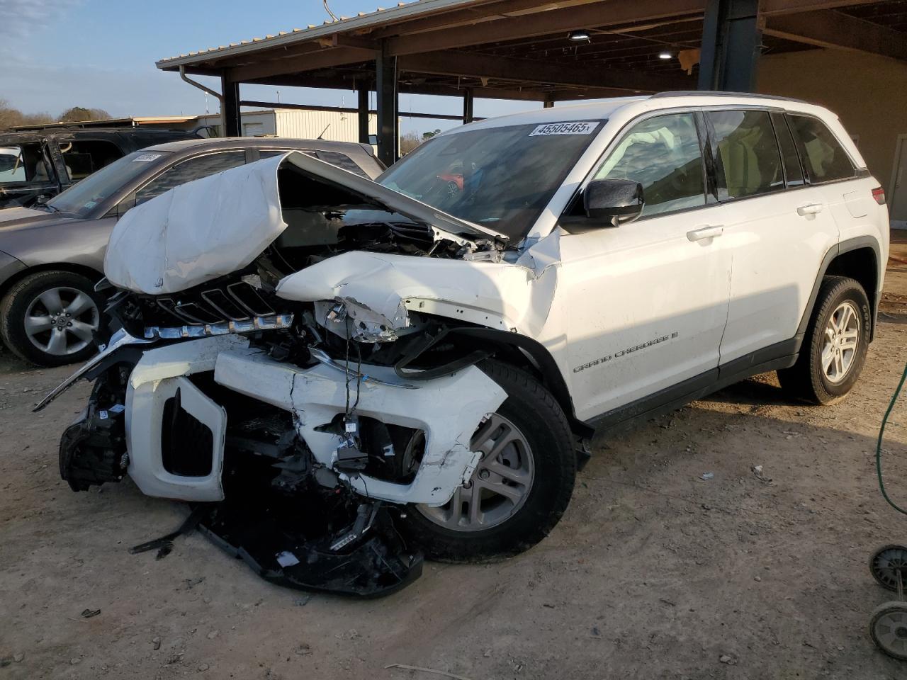 2024 Jeep Grand Cherokee Laredo