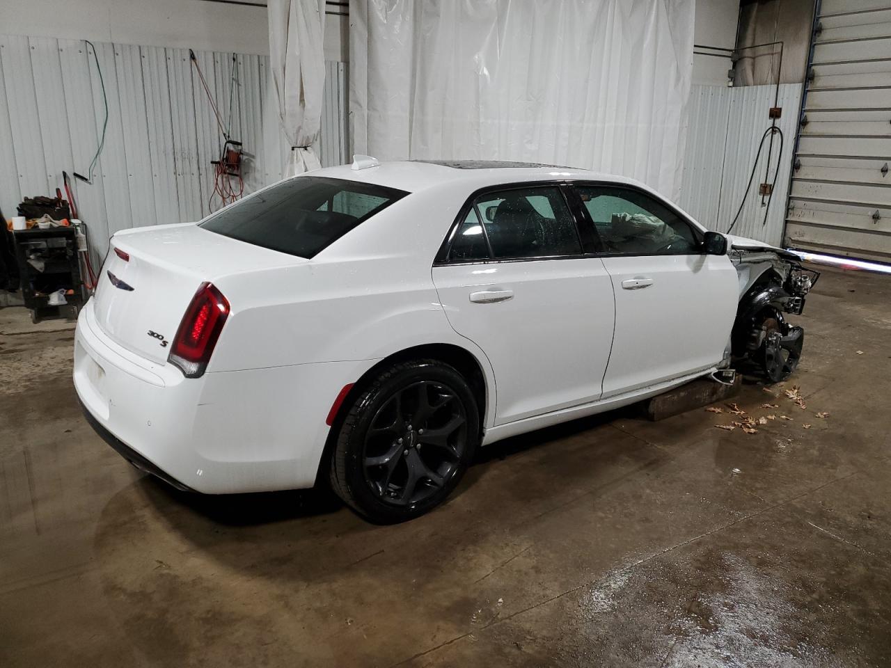 2023 Chrysler 300 S - Фото 3