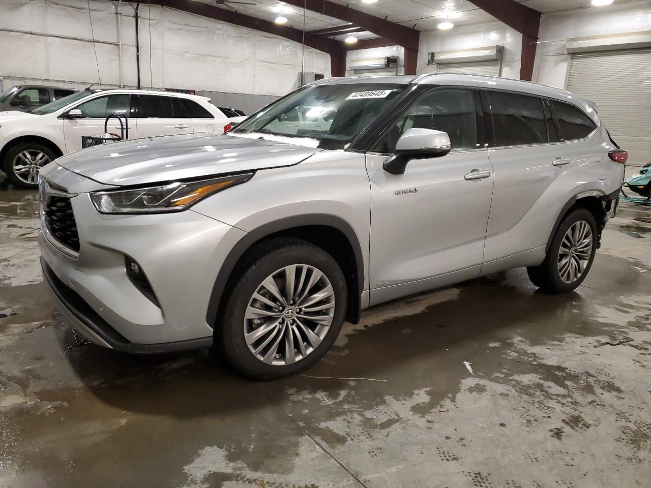 2021 Toyota Highlander Hybrid Platinum