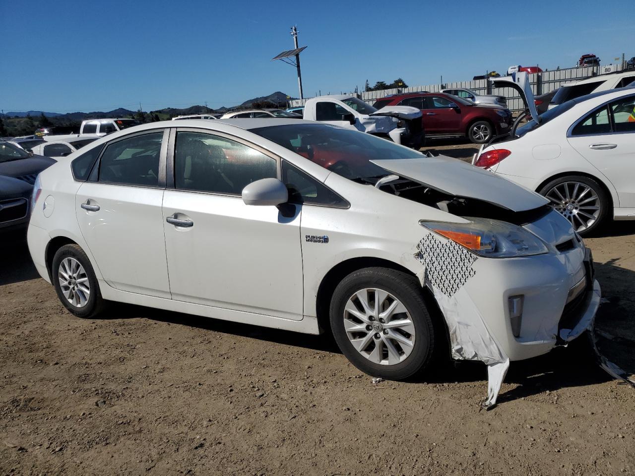 2013 Toyota Prius Plug-In - Image 4