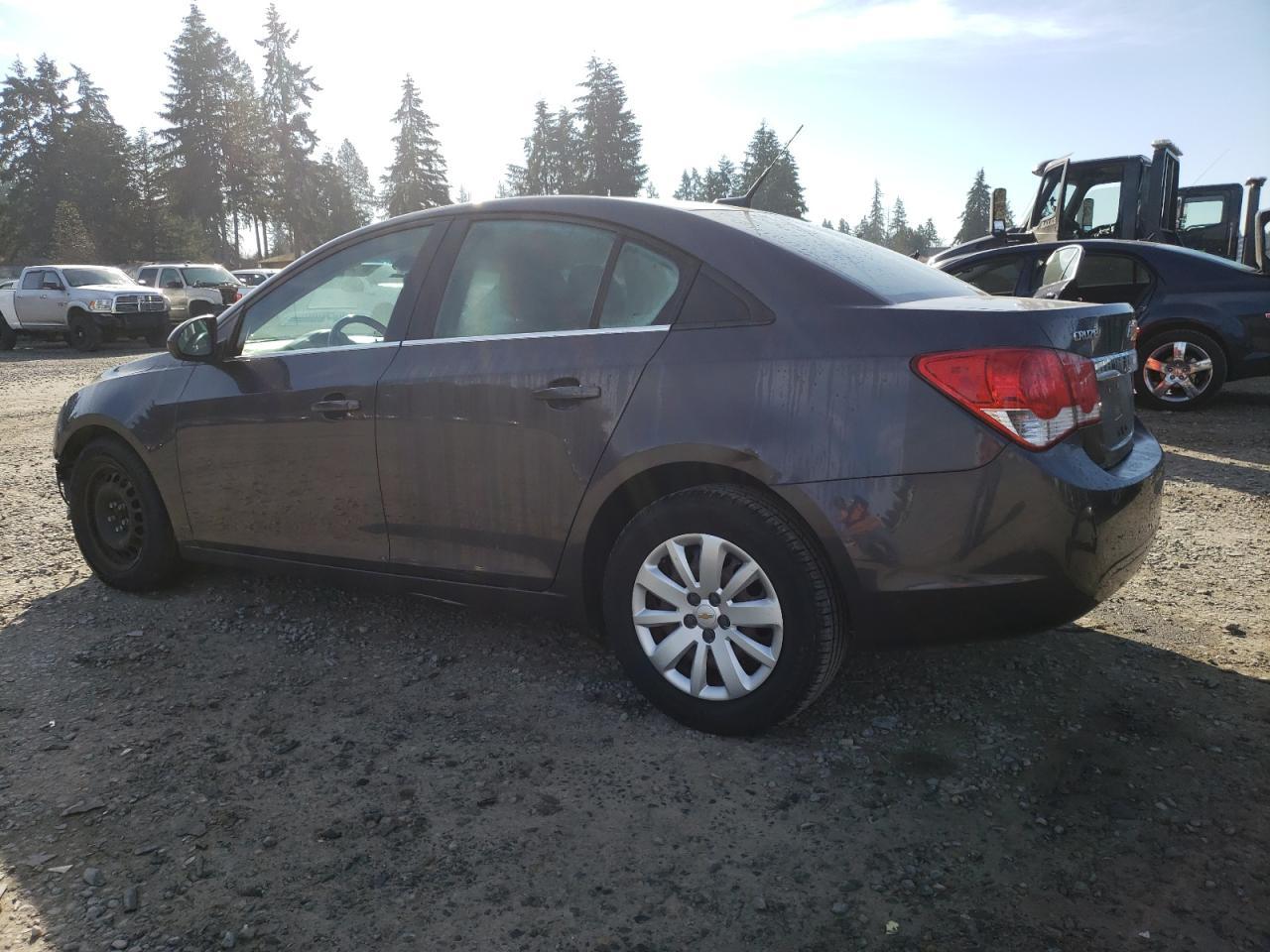 2011 Chevrolet Cruze Lt - Image 2