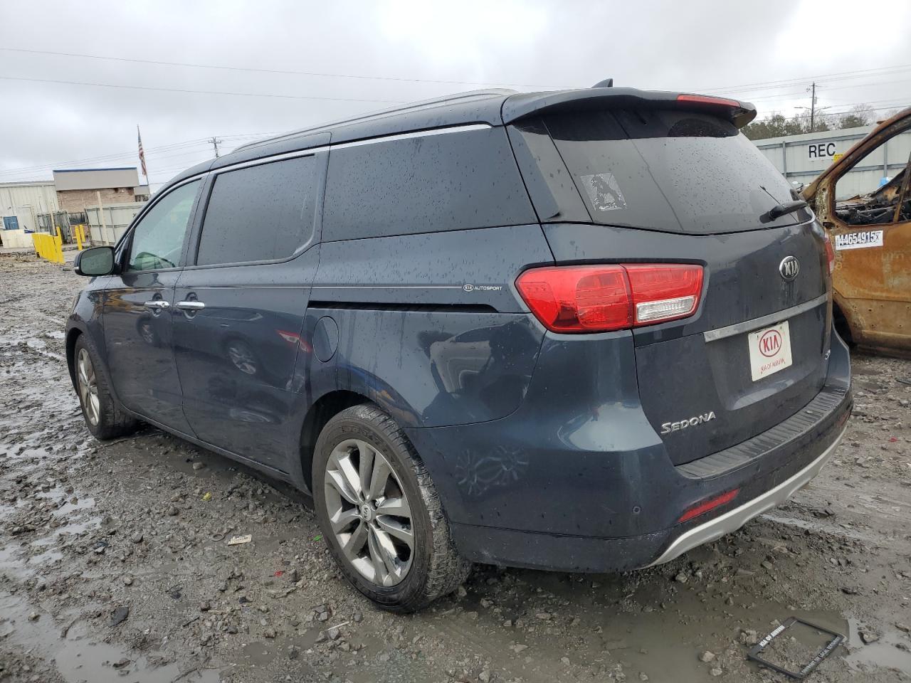 2016 Kia Sedona Sxl - Image 2