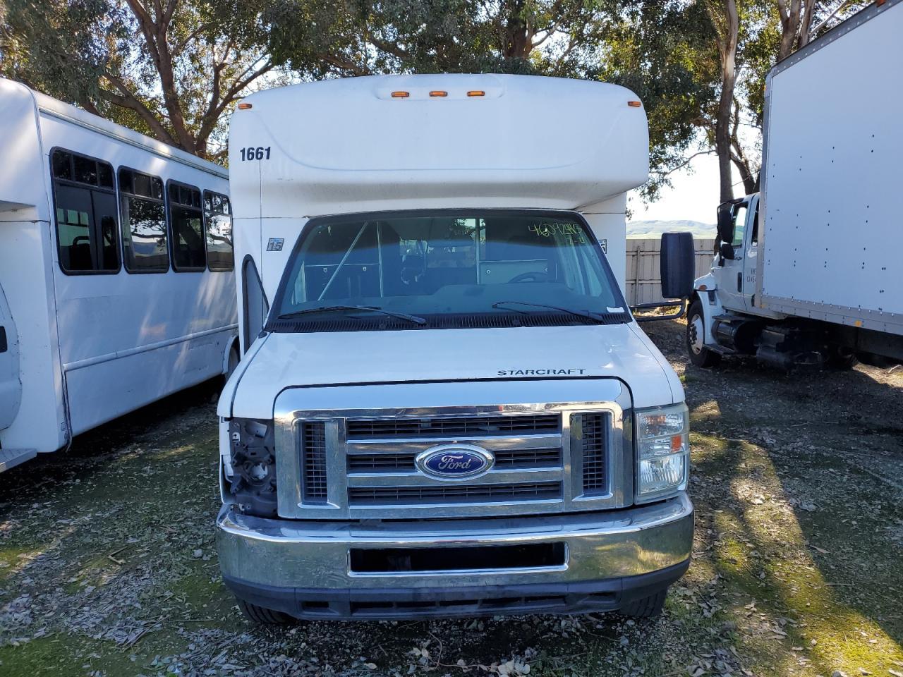 2016 Ford Econoline E450 Super Duty Cutaway Van - Фото 5