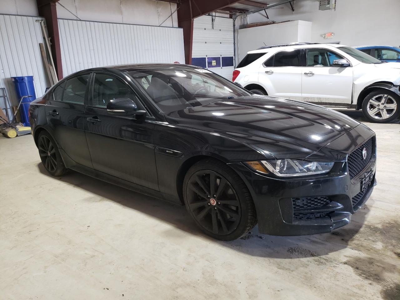 2017 Jaguar Xe - Фото 4