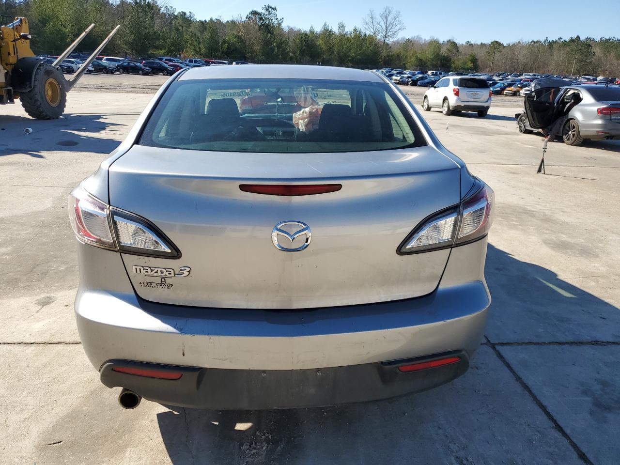 2011 Mazda 3 I - Image 6