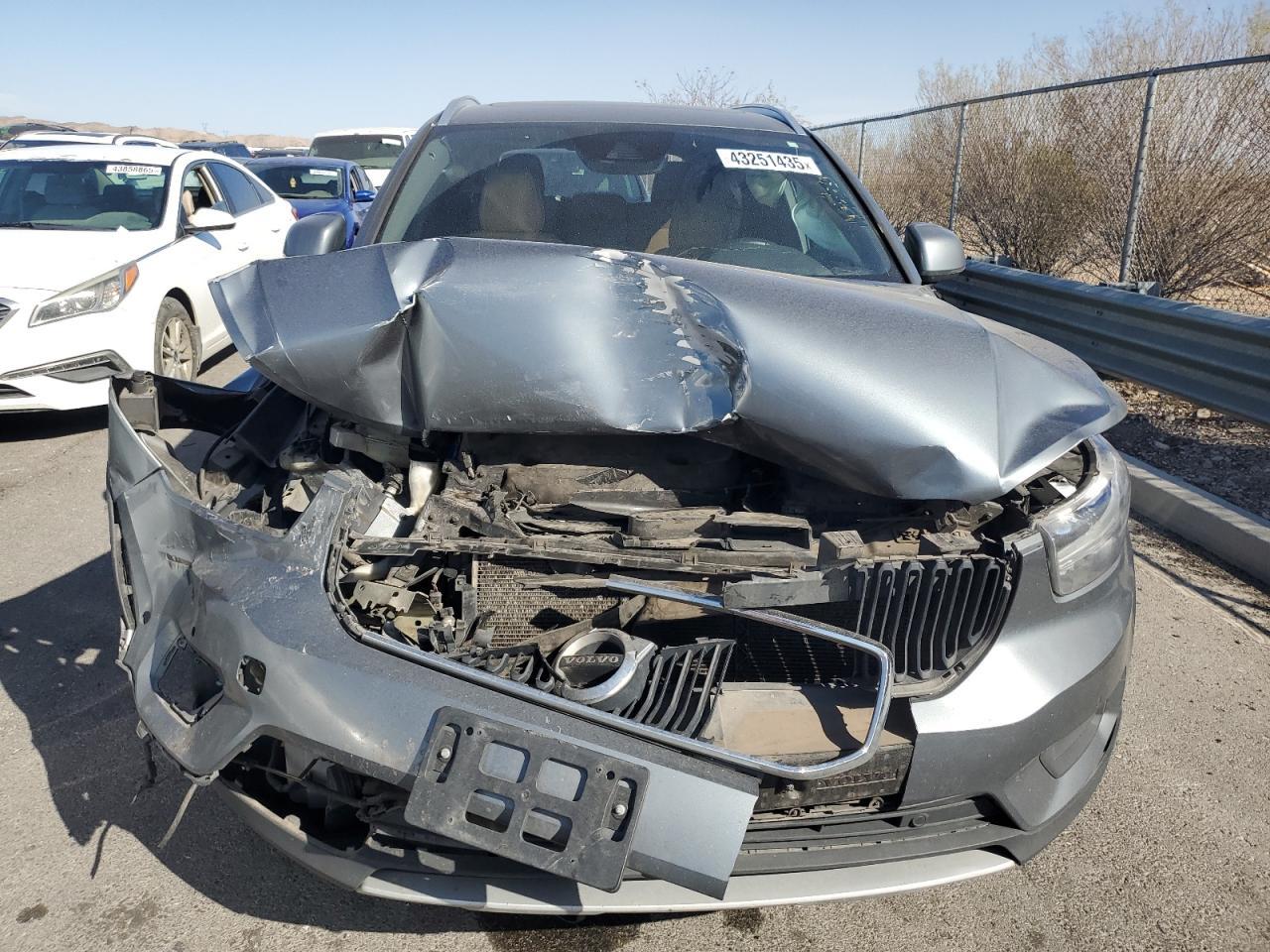 2019 Volvo Xc40 T5 Momentum - Image 5