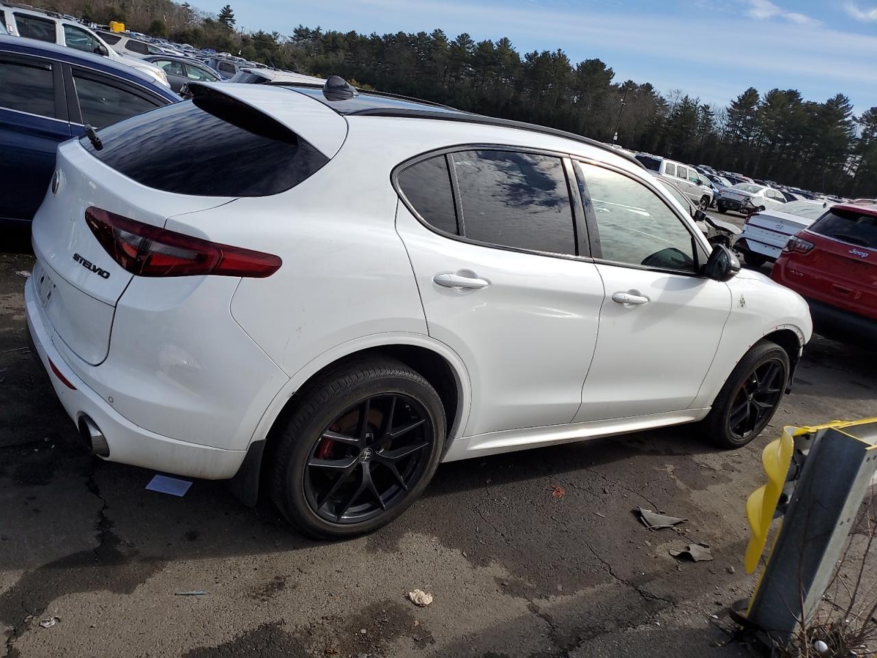 2021 Alfa Romeo Stelvio Ti - Фото 3