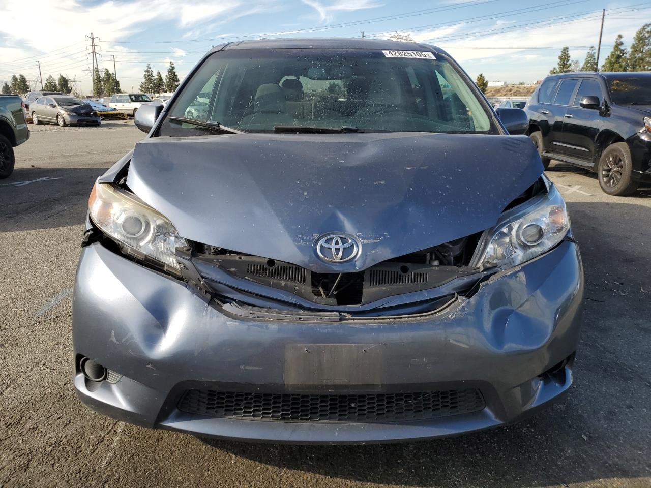 2017 Toyota Sienna Le - Фото 5