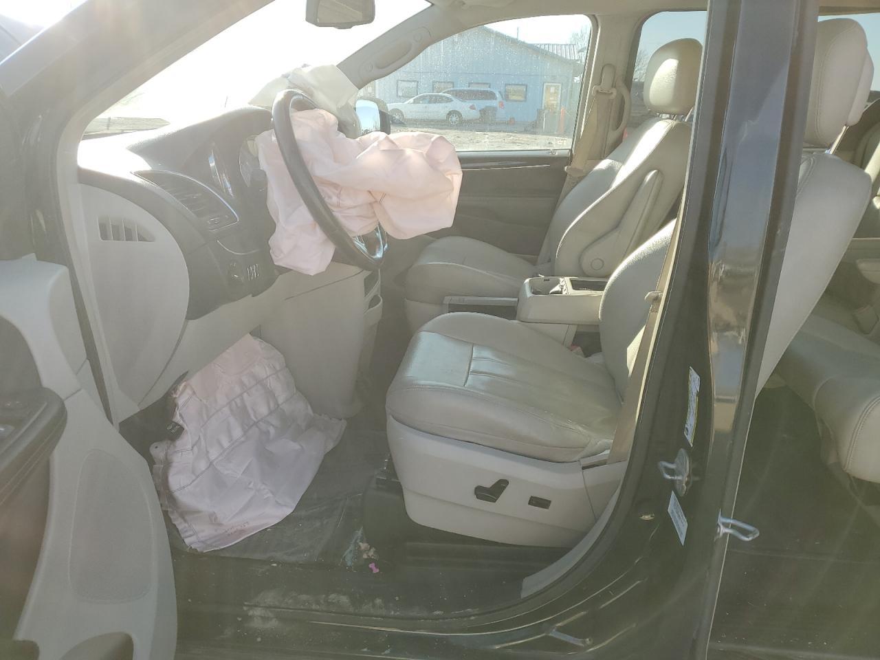 2013 Chrysler Town & Country Touring - Image 7