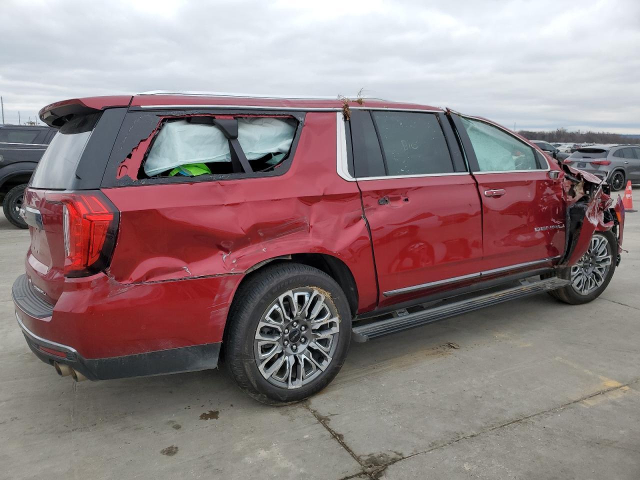 2023 GMC Yukon Xl Denali Ultimate - Image 3