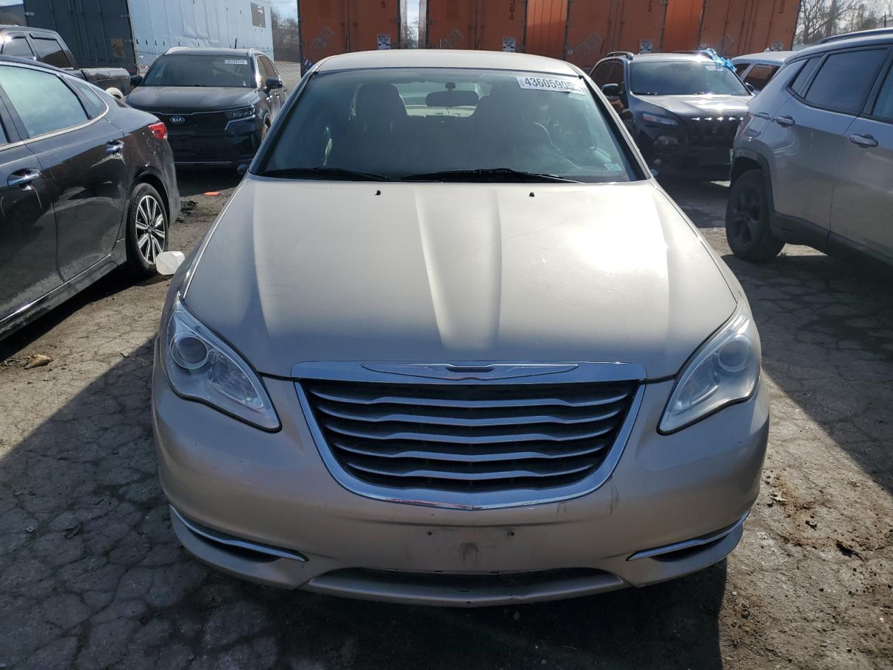 2014 Chrysler 200 Touring - Image 5