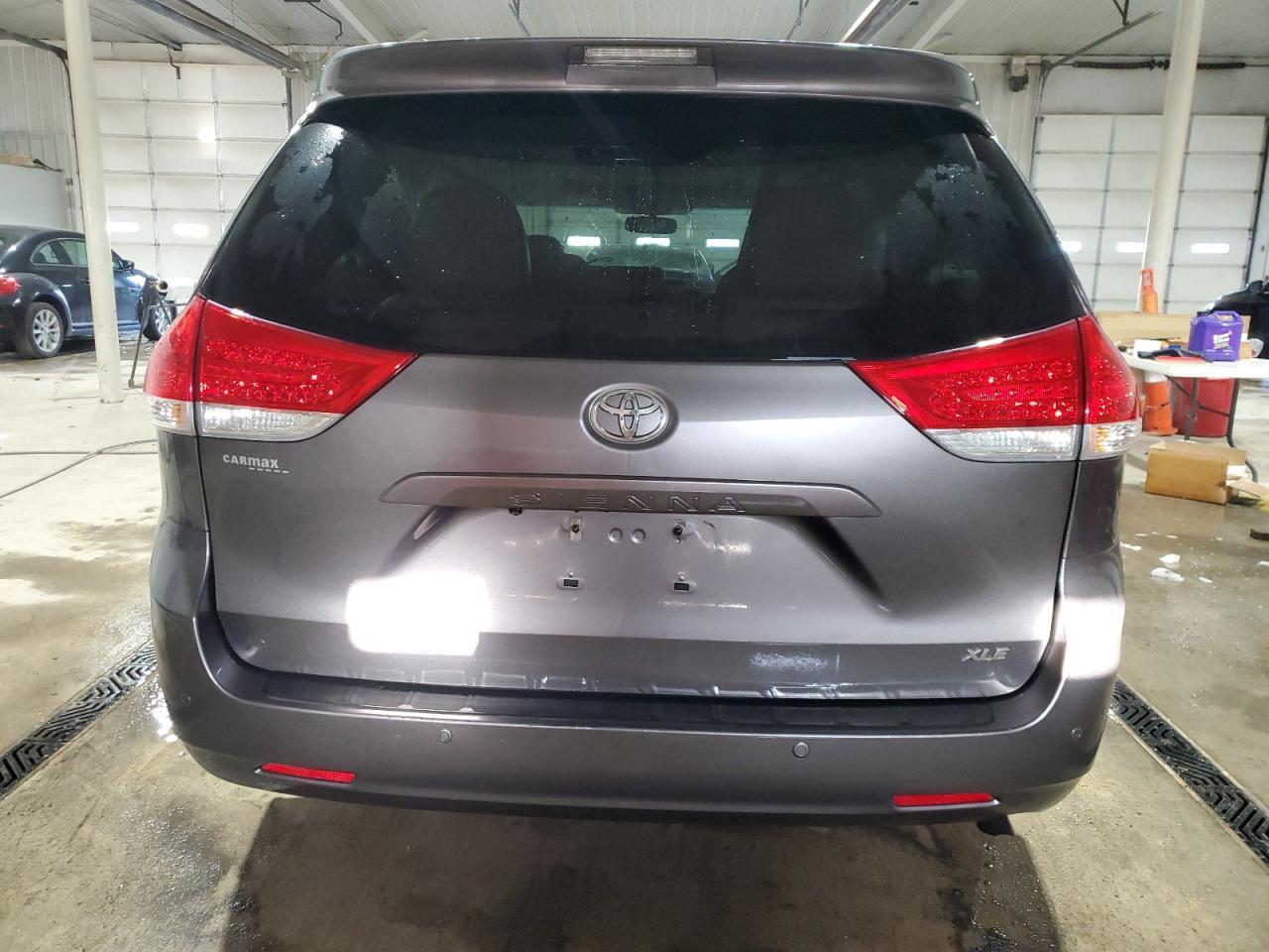 2011 Toyota Sienna Xle - Фото 6