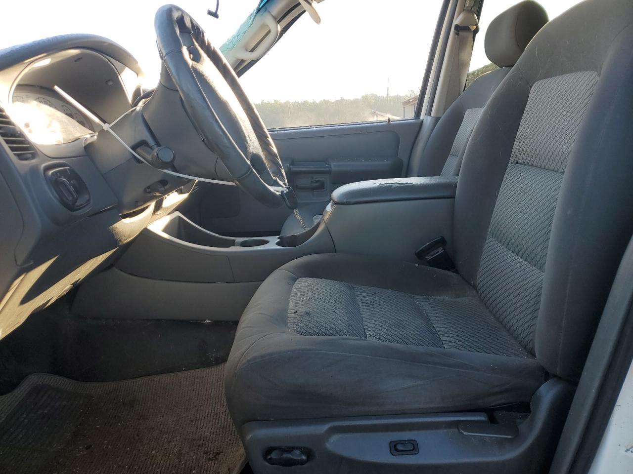 2004 Ford Explorer Sport Trac - Image 7
