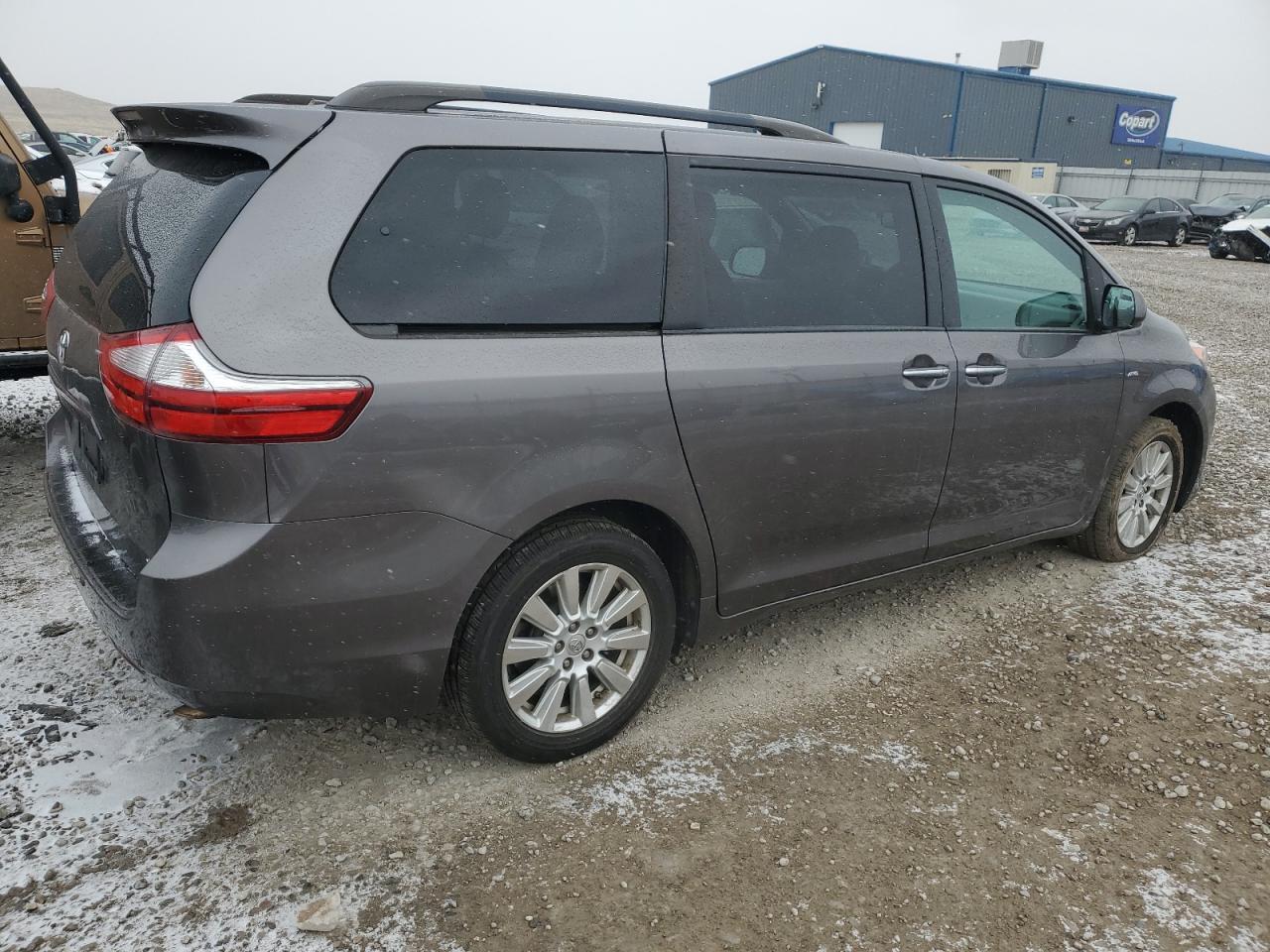 2017 Toyota Sienna Xle - Image 3