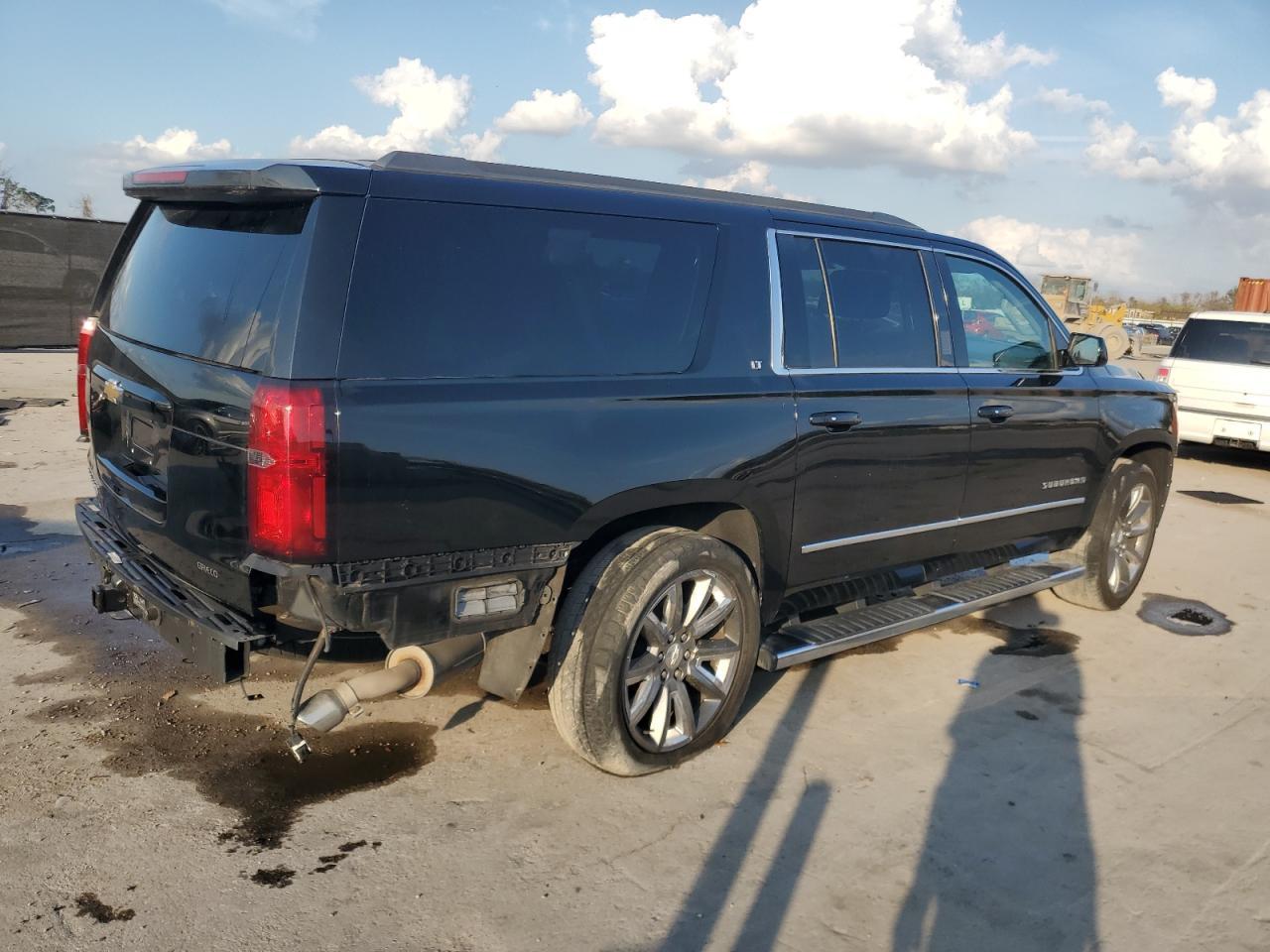 2018 Chevrolet Suburban C1500 Lt - Image 3