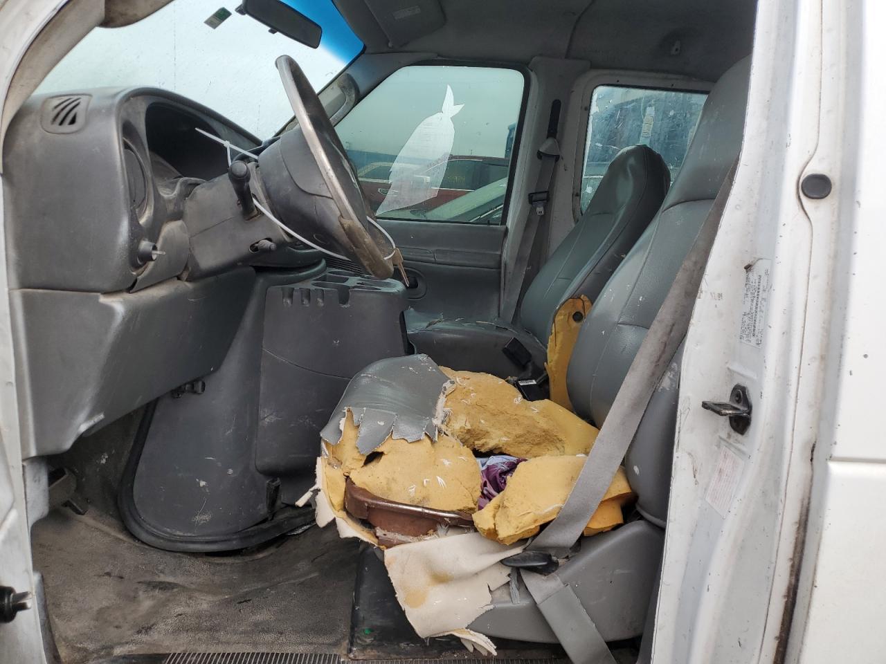 2003 Ford Econoline Cargo E-25 - Фото 7