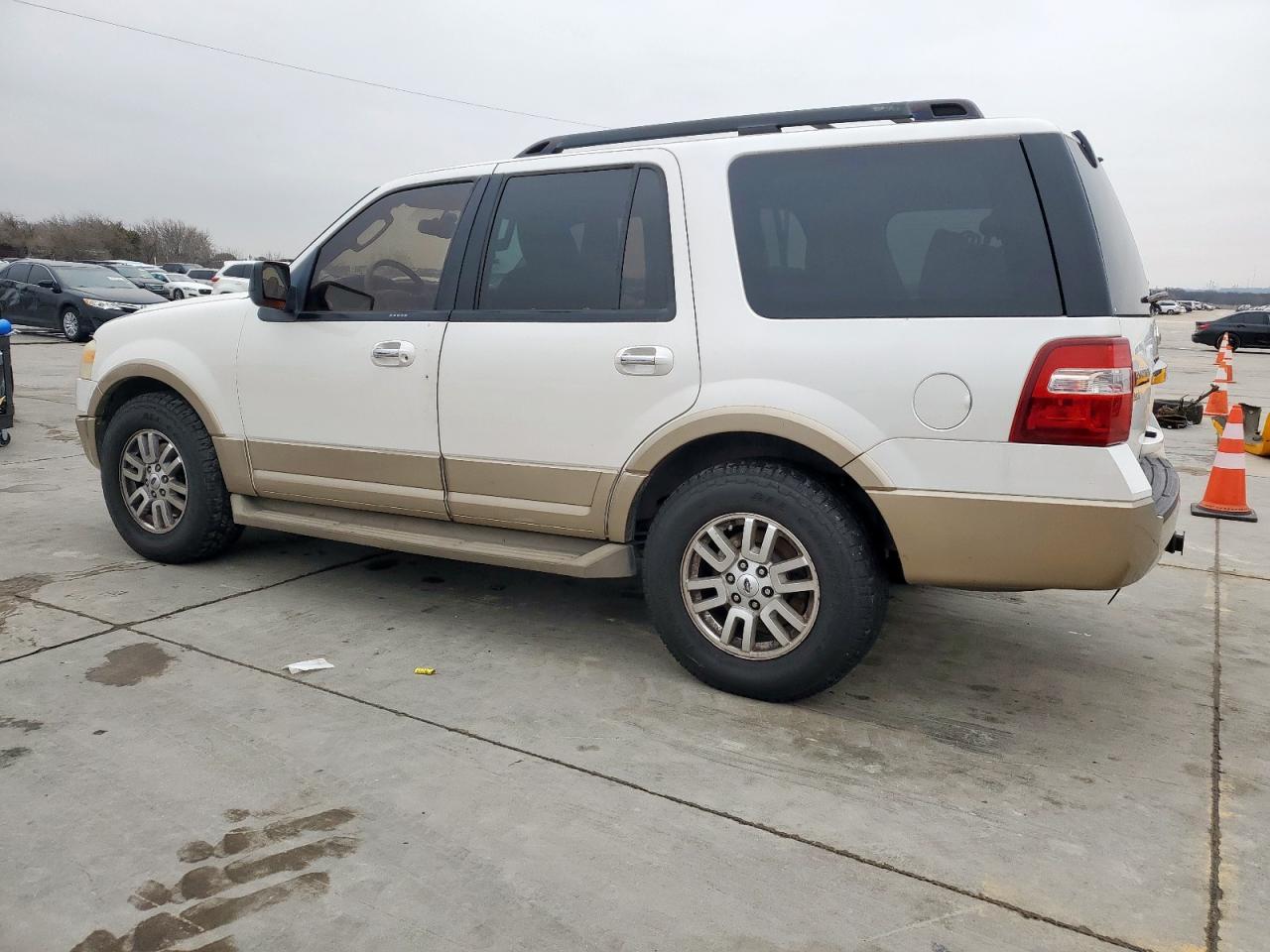 2011 Ford Expedition Xlt - Фото 2