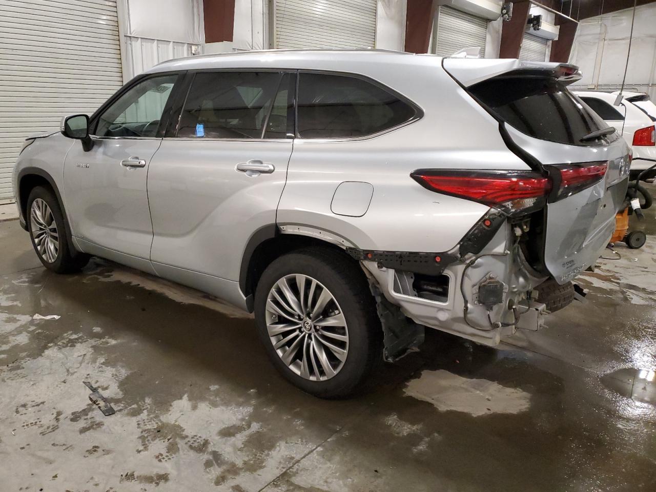 2021 Toyota Highlander Hybrid Platinum - Фото 2