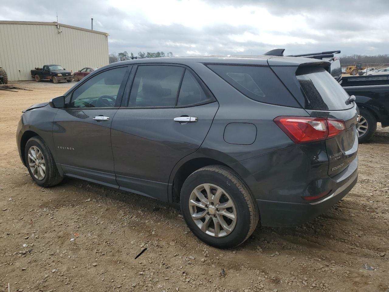 2018 Chevrolet Equinox Ls - Фото 2