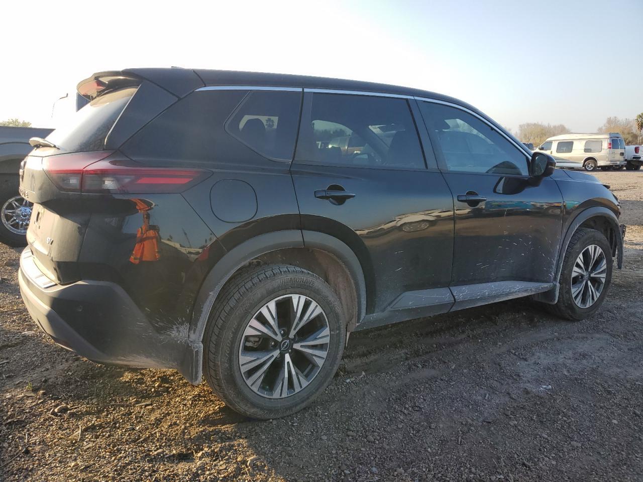 2022 Nissan Rogue Sv - Image 3
