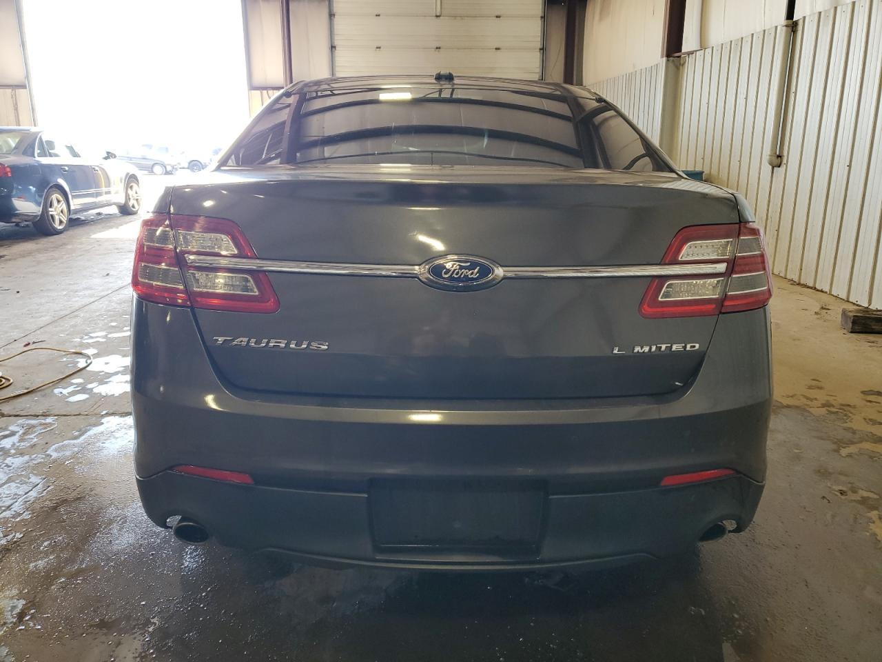 2015 Ford Taurus Limited - Image 6