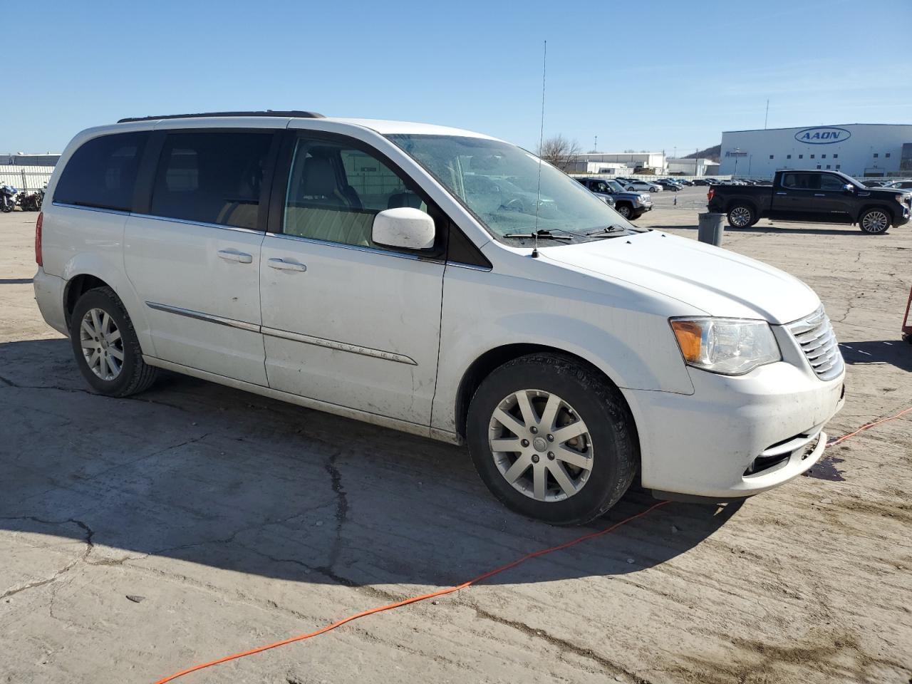 2015 Chrysler Town & Country Touring - Фото 4