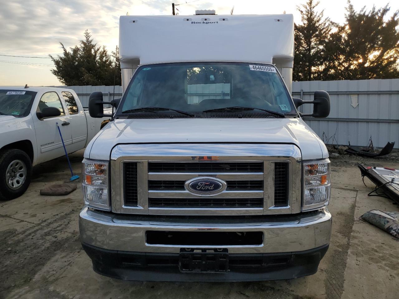 2025 Ford Econoline E450 Super Duty Cutaway Van - Image 5